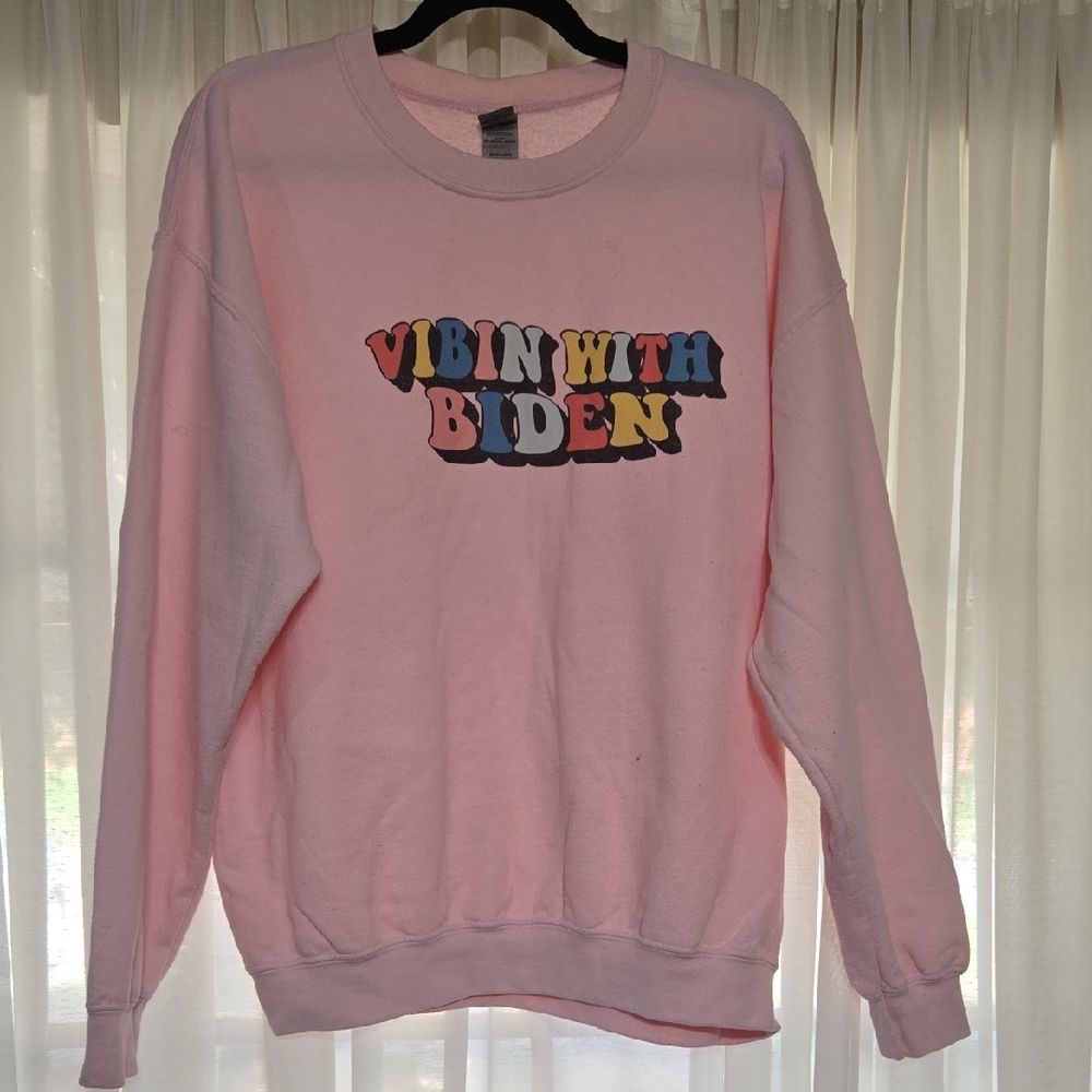 Gildan Pink Graphic Women's Sweatshirt